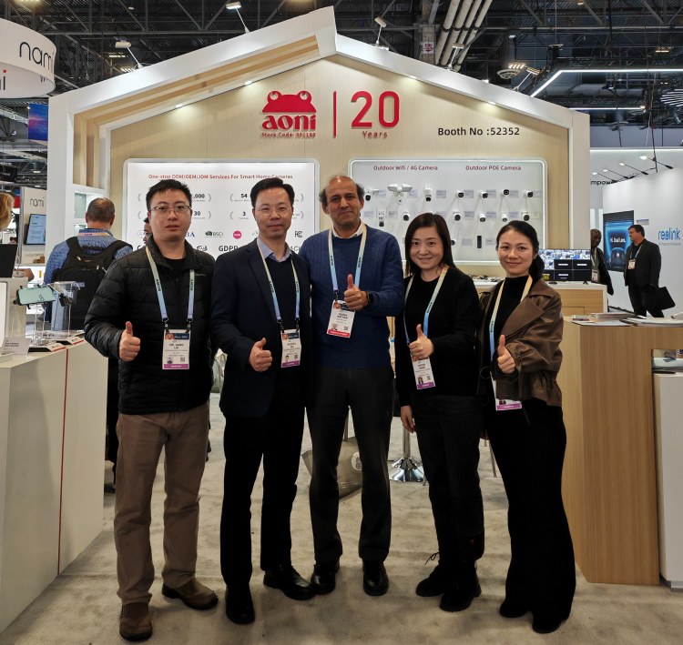 CES2024奧尼與客戶合影.jpg